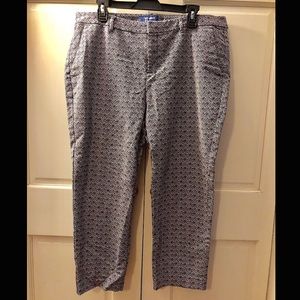 Old Navy Black & White Capri Pants (Size 16)